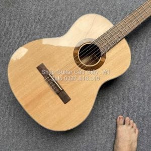 Mẫu đàn guitar Taylor Made in VN được khách hàng thanh toán tiền mặt trực tiếp tại Goku Music