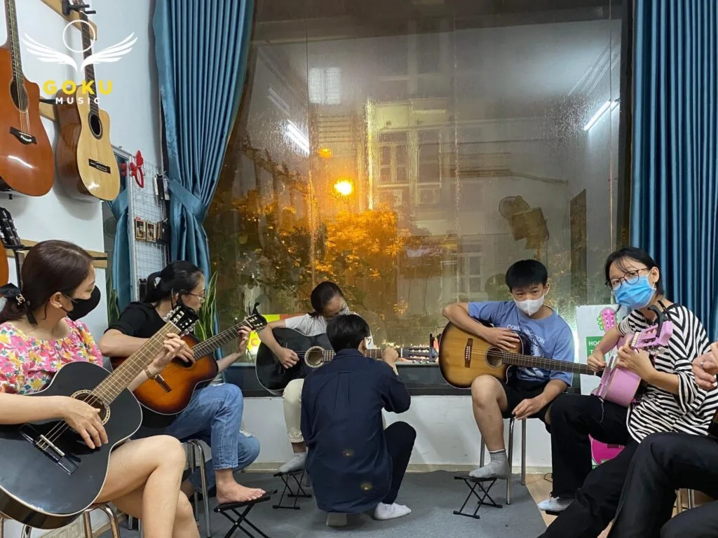 Khóa học Guitar cho Trẻ em Người lớn 1 Khóa học guitar cho người đi làm