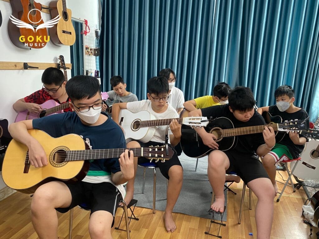 Học Guitar Cầu Giấy Hà Nội – Trung Tâm Dạy Guitar Uy Tín Hà Nội 2 Lớp Học Guitar Cầu Giấy cho trẻ em - Học Đàn Goku