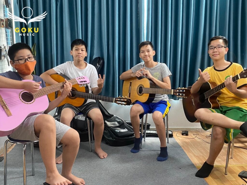 Học Guitar Ở Mai Dịch - Học Đàn Goku 1 Lớp học guitar ở Cầu Giấy cho trẻ em - Học Đàn Goku