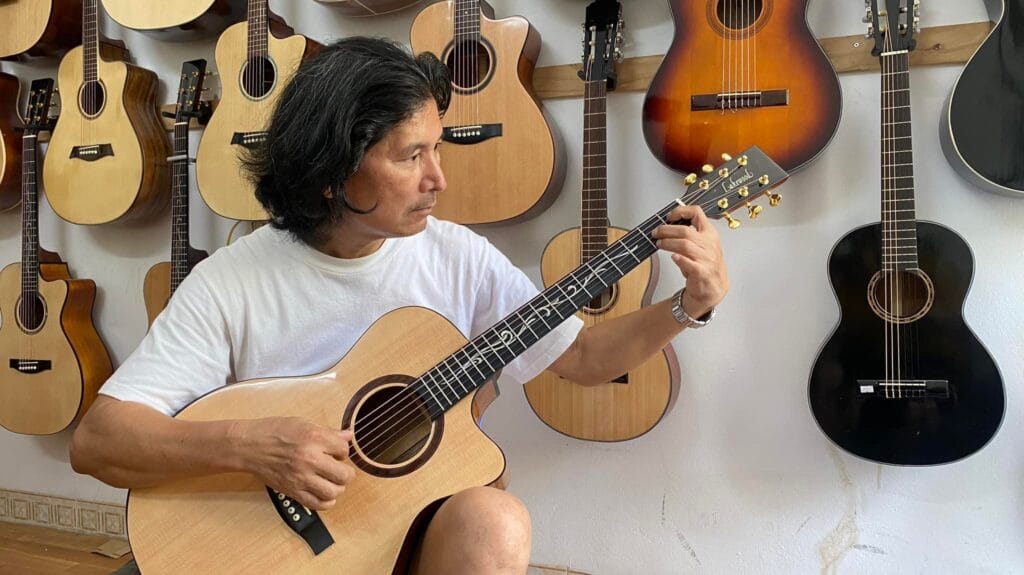 KHOÁ GUITAR SOLO FINGERSTYLE + CỔ ĐIỂN CƠ BẢN CHO NHỮNG BẠN THẬT SỰ NGHIÊM TÚC HỌC 1 dan guitar classic tap choi