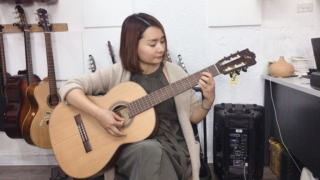 Mua Đàn Guitar Hoàn Kiếm Uy Tín - Goku Music - Liên hệ: 0363776899 2 Mua đàn guitar hoàn kiếm đàn classic