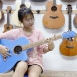 Cách chọn đàn guitar acoustic cho người mới (dễ bấm, không đau tay, học nhanh)