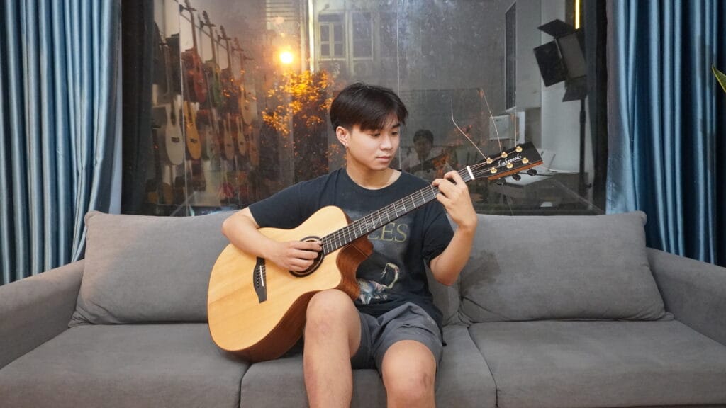 Địa Chỉ Shop Guitar Hà Nội Uy Tín - Goku Music - Liên Hệ: 0363776899 5 Khách ghé mua đàn guitar chơi lâu dài