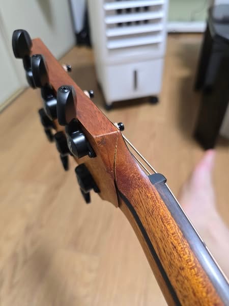 Sửa Đàn Guitar Acoustic Hà Nội Lấy Ngay - Goku Music - Liên hệ: 0363.776899 4 Sửa đàn guitar acoustic gãy cần nứt cần