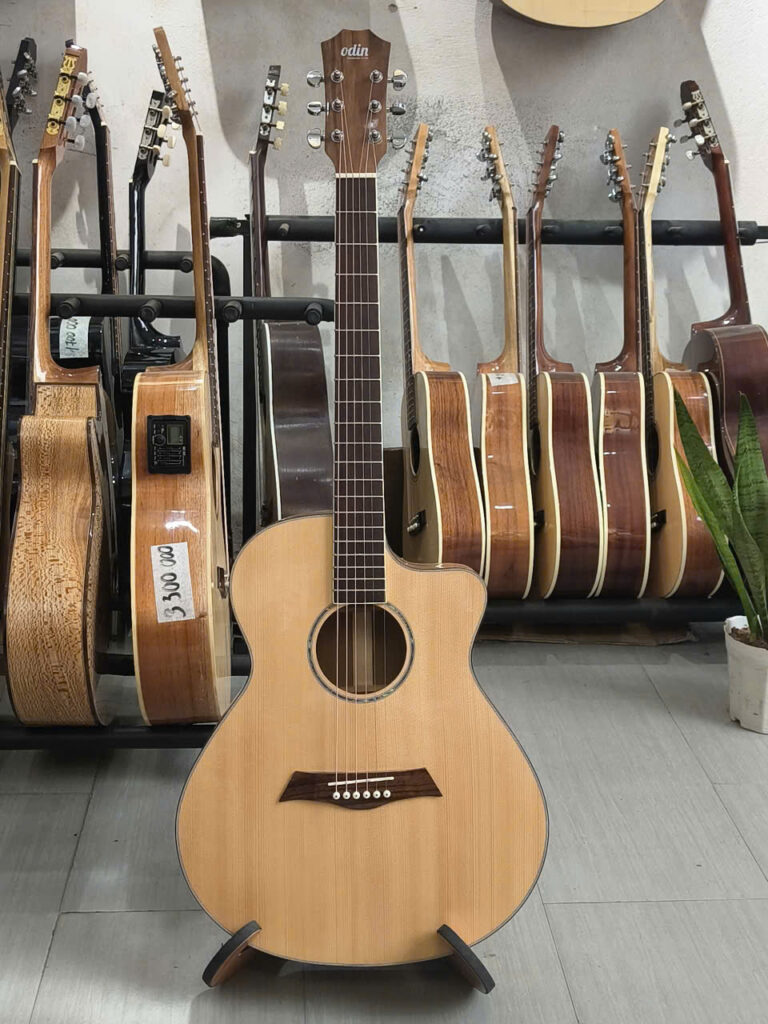 Mẫu guitar acoustic Odin F2Ac dành cho người mới tập chơi định hướng chơi lâu dài 