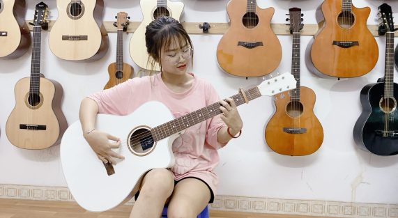Mua Đàn Guitar Acoustic tập chơi cho người mới bắt đầu