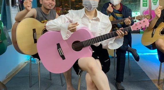 lop-hoc-guitar-my-dinh-cau-giay-01